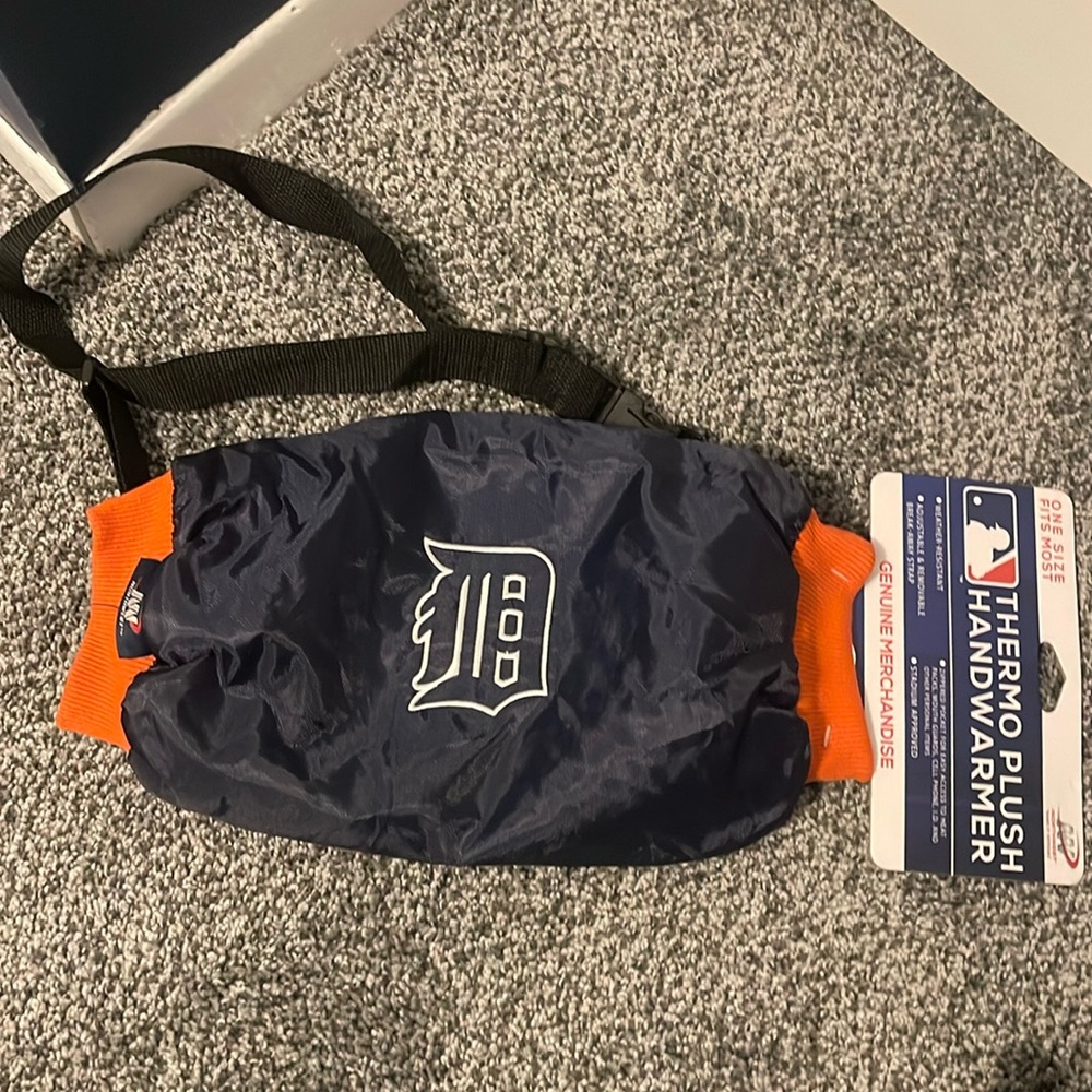 Detroit tigers hand warmer